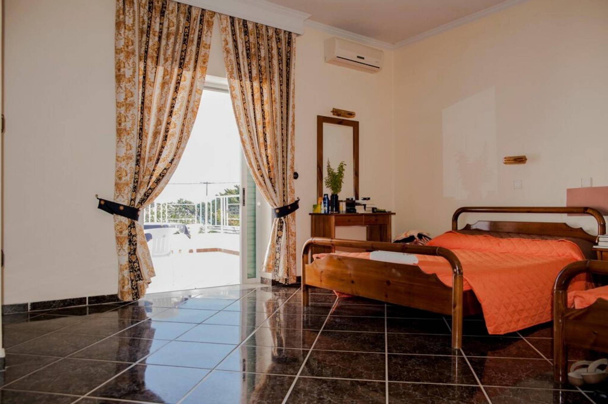 Eleni Hotel Kéfalos エクステリア 写真
