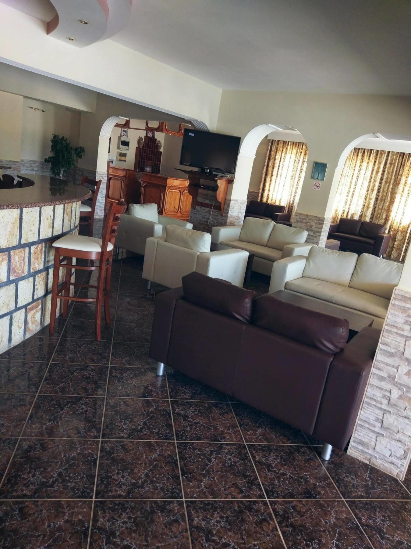 Eleni Hotel Kéfalos エクステリア 写真